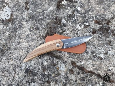 Couteau Pliant "L'Âme des Collines" <br>Manche en Bois d'Olivier intégral