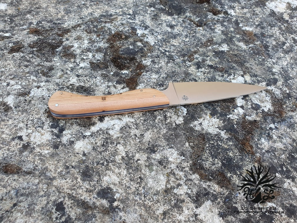 Le Pique-Bouffigue <br>Manche en bois de Cade du Luberon<br> intercalaires bleu marine – Image 4