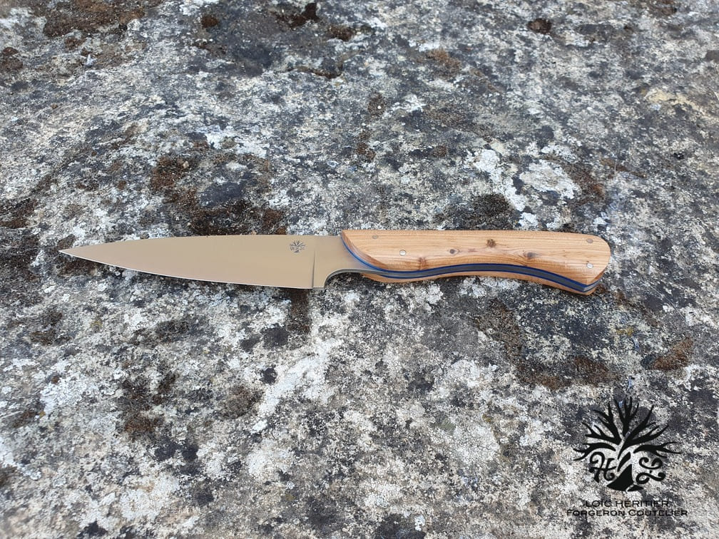 Le Pique-Bouffigue <br>Manche en bois de Cade du Luberon<br> intercalaires bleu marine