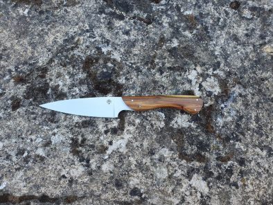 Le Pique-Bouffigue <br>Manche en bois de Pistachier <br> Intercalaires noires