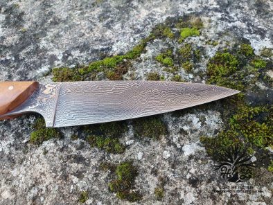 Le Pique-Bouffigue <br>Lame en acier Damas 200 couches<br> Manche en loupe de Thuya<br> intercalaires rouges – Image 6