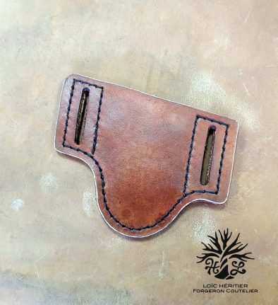 Etuis en cuir repoussé pour couteau pliant décoration pomme de Pin – Image 3