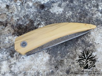 Couteau pliant en damas artisanal
