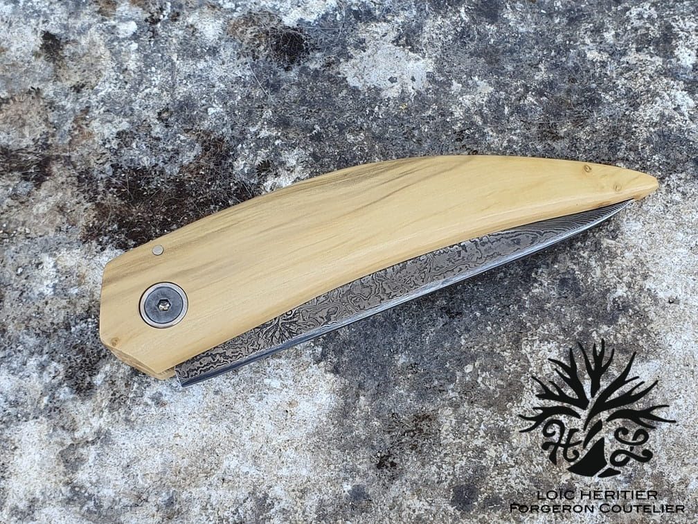 Couteau pliant en damas artisanal