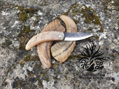 Couteau Pliant "L'Assalis" en Acier Carbone Forgé, manche en corne de bélier – Image 14