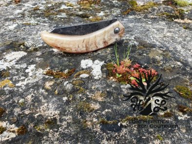 Couteau Pliant "L'Assalis" en Acier Carbone Forgé, manche en corne de bélier – Image 12