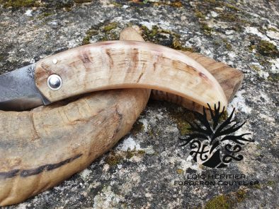 Couteau Pliant "L'Assalis" en Acier Carbone Forgé, manche en corne de bélier – Image 10