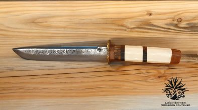 Tanto-japonais-en-acier-damas