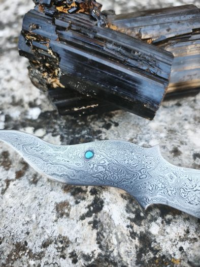 Coupe-papier d'inspiration dague orientale – Acier Damas, verre de Murano et mokumé gané – Image 3